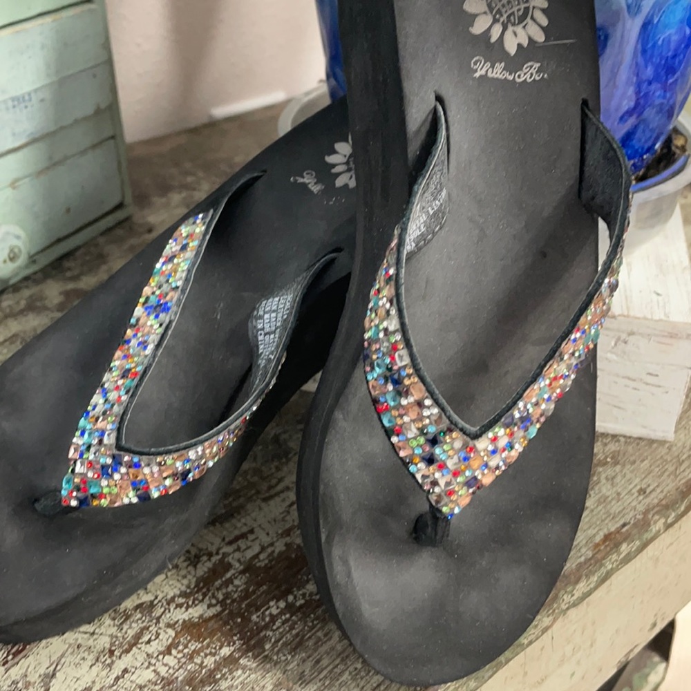 Yellow Box flip flops or thongs